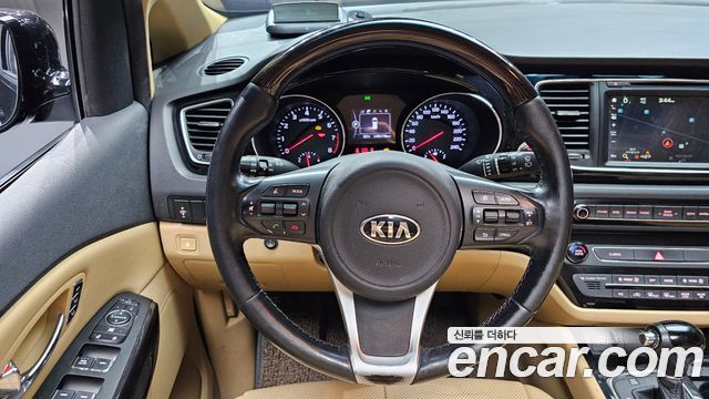 Kia Canival 2016 — photo 13