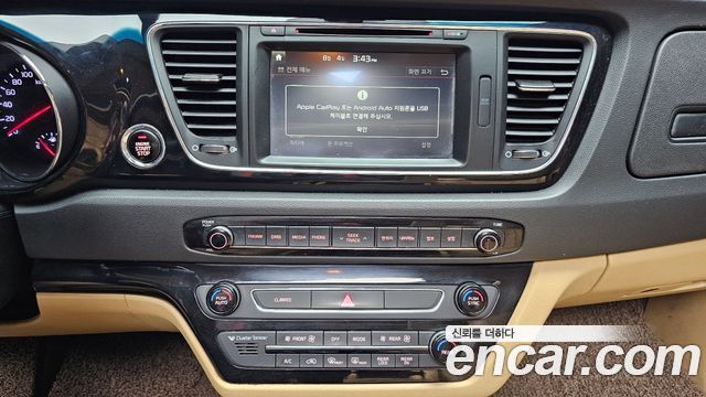 Kia Canival 2016 — photo 14
