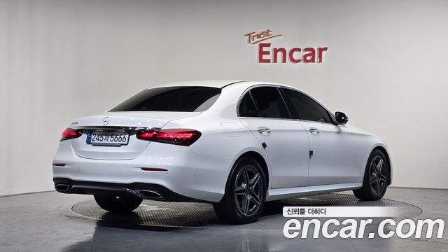 Mercedes-Benz E-Class 2023 — photo 2