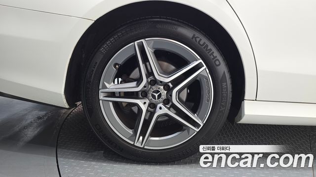 Mercedes-Benz E-Class 2023 — photo 5