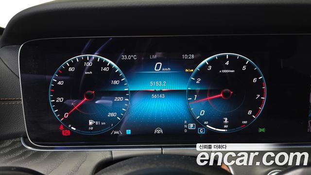 Mercedes-Benz E-Class 2023 — photo 11