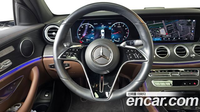 Mercedes-Benz E-Class 2023 — photo 19