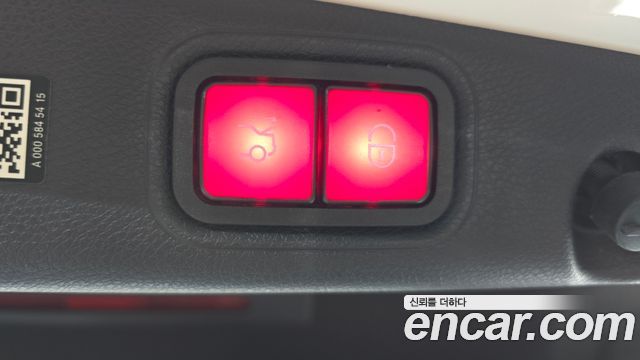 Mercedes-Benz E-Class 2023 — photo 23