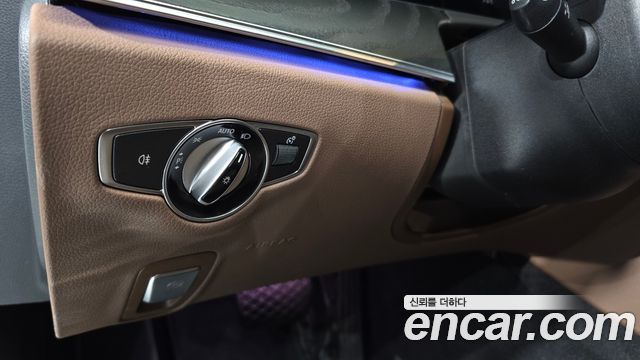 Mercedes-Benz E-Class 2023 — photo 26