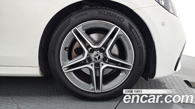Mercedes-Benz E-Class 2023 — photo 7