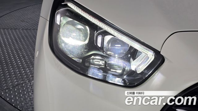 Mercedes-Benz E-Class 2023 — photo 8