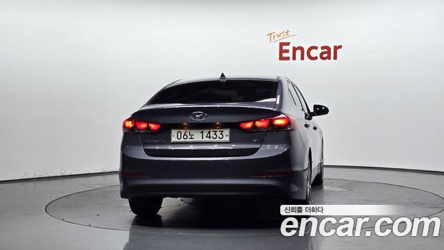 Hyundai AVANTE 2018 — photo 4
