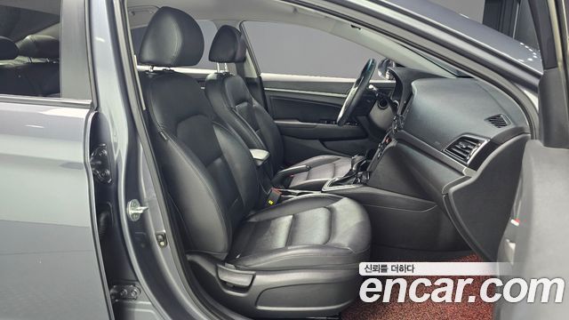 Hyundai AVANTE 2018 — photo 10