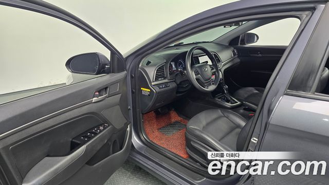 Hyundai AVANTE 2018 — photo 11
