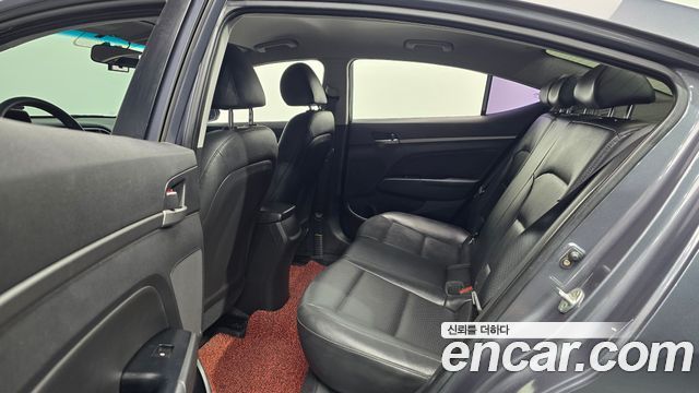 Hyundai AVANTE 2018 — photo 12
