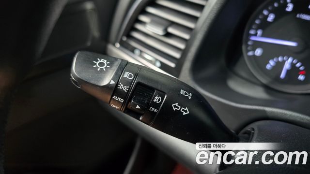 Hyundai AVANTE 2018 — photo 17