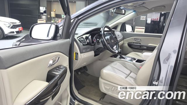 Kia Canival 2016 — photo 10