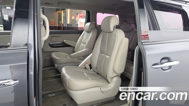 Kia Canival 2016 — photo 11