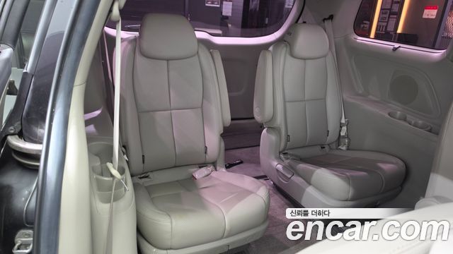 Kia Canival 2016 — photo 19