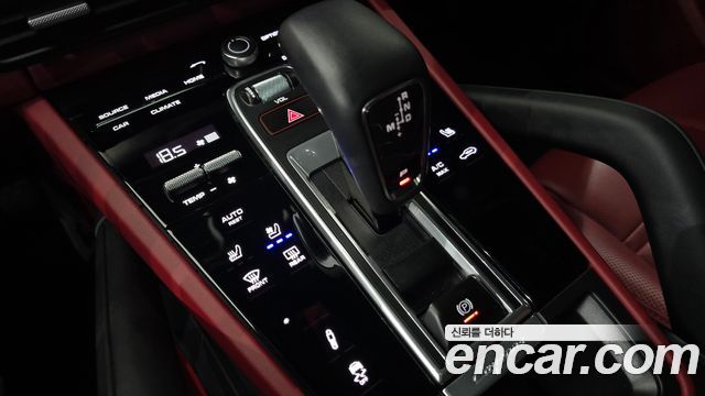 Porsche Cayenne 2023 — photo 12