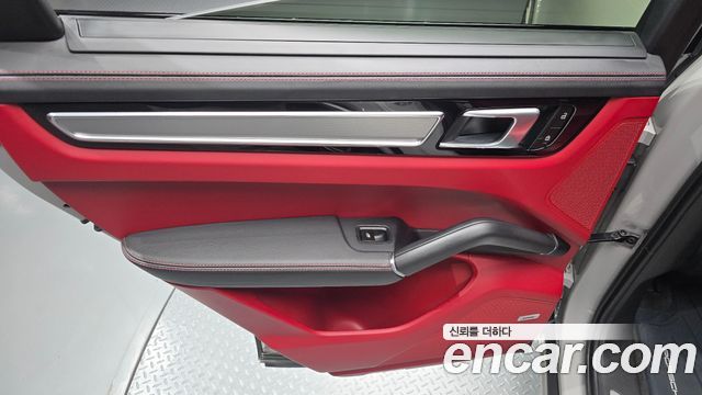 Porsche Cayenne 2023 — photo 15