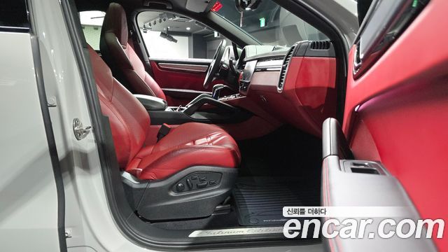 Porsche Cayenne 2023 — photo 16