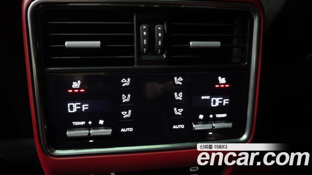Porsche Cayenne 2023 — photo 33
