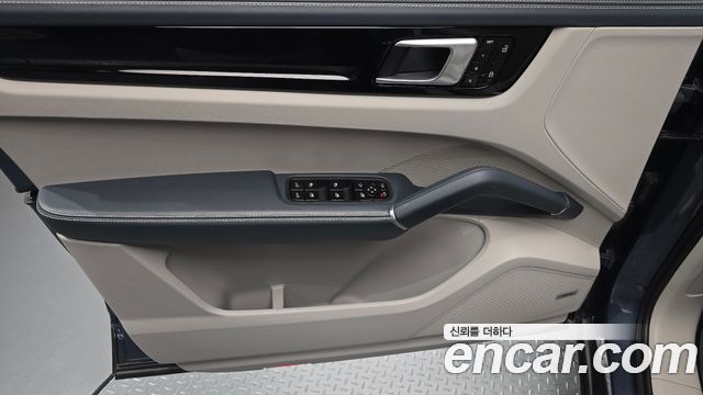 Porsche Cayenne 2020 — photo 14