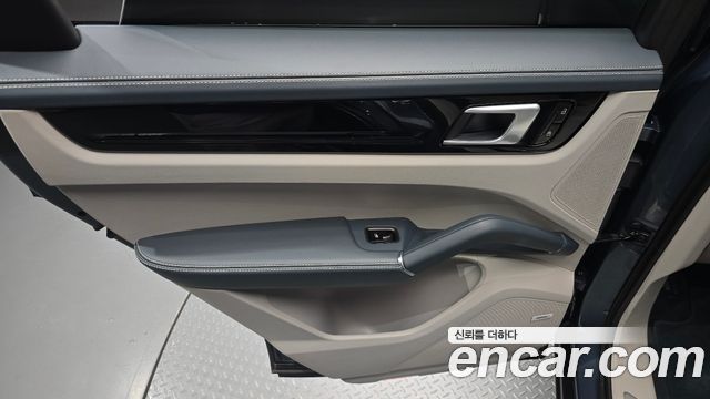 Porsche Cayenne 2020 — photo 15