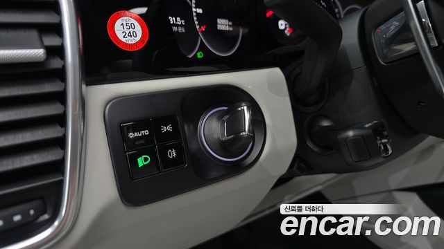 Porsche Cayenne 2020 — photo 29