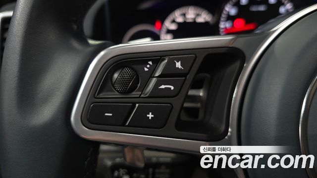 Porsche Cayenne 2020 — photo 33