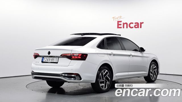 Volkswagen Jetta 2024 — photo 2