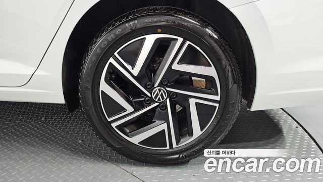 Volkswagen Jetta 2024 — photo 7