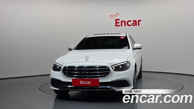 Mercedes-Benz E-Class 2023 — photo 3