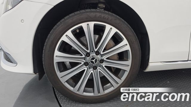 Mercedes-Benz E-Class 2023 — photo 5