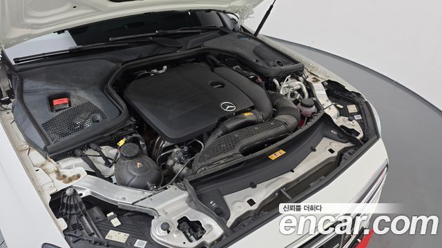 Mercedes-Benz E-Class 2023 — photo 6