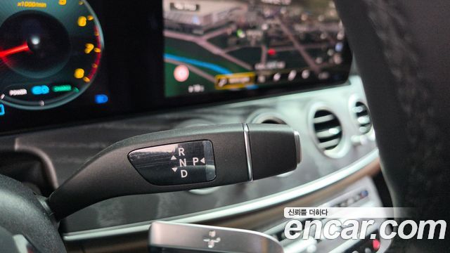 Mercedes-Benz E-Class 2023 — photo 9