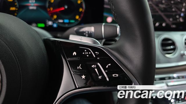 Mercedes-Benz E-Class 2023 — photo 15