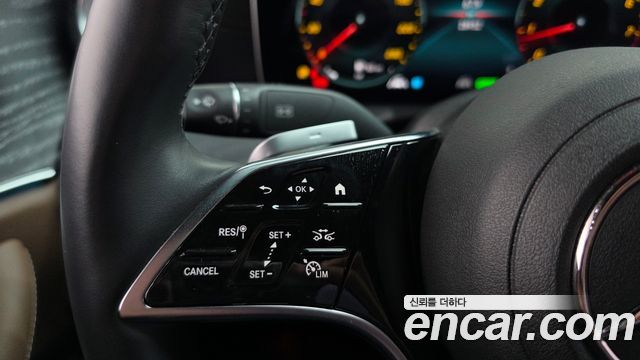 Mercedes-Benz E-Class 2023 — photo 16