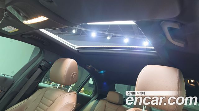 Mercedes-Benz E-Class 2023 — photo 17