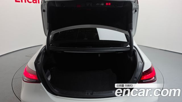 Mercedes-Benz E-Class 2023 — photo 19