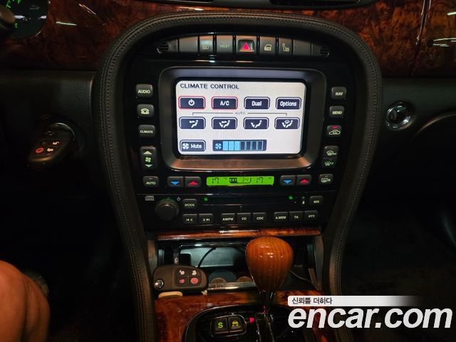 Jaguar XJ-8 2005 — photo 13