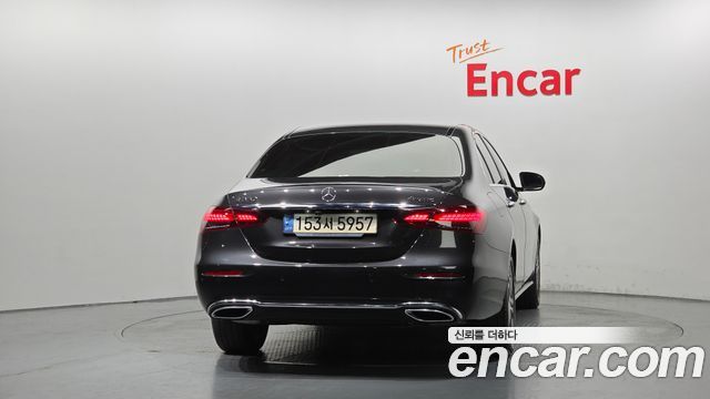 Mercedes-Benz E-Class 2021 — photo 4