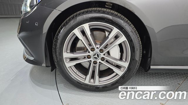Mercedes-Benz E-Class 2021 — photo 5