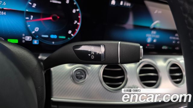 Mercedes-Benz E-Class 2021 — photo 9