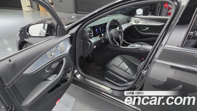 Mercedes-Benz E-Class 2021 — photo 10
