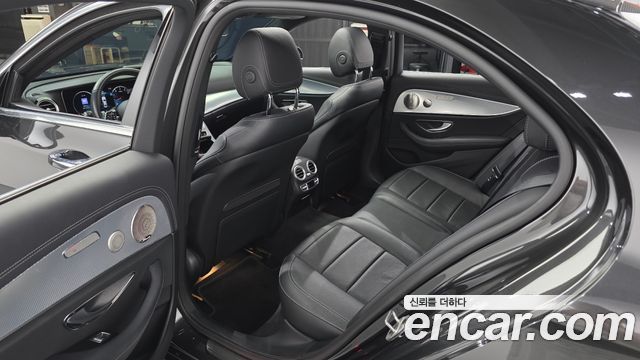 Mercedes-Benz E-Class 2021 — photo 11