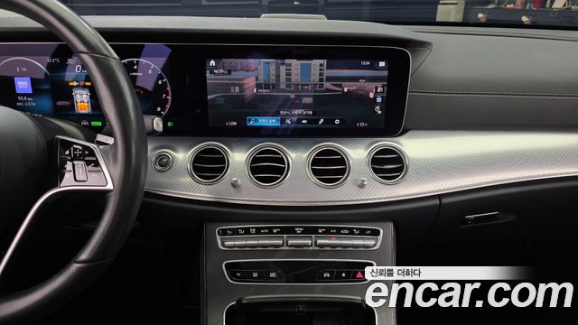 Mercedes-Benz E-Class 2021 — photo 18