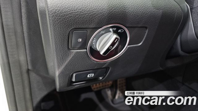 Mercedes-Benz SLK-Class 2016 — photo 13