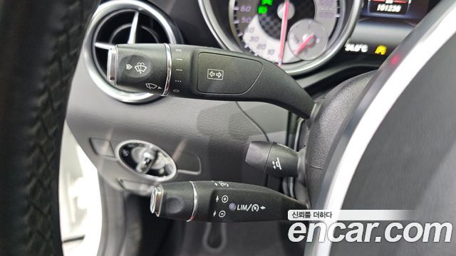 Mercedes-Benz SLK-Class 2016 — photo 16