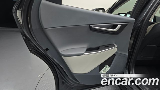 Kia EV6 2023 — photo 15