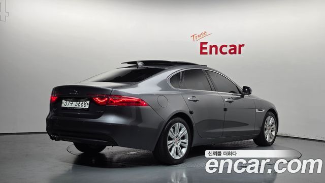 Jaguar XF 2017 — photo 2