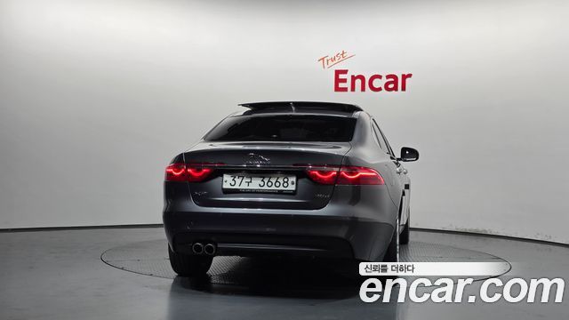 Jaguar XF 2017 — photo 4