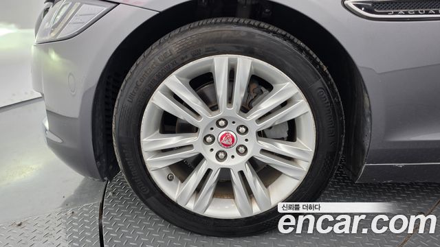 Jaguar XF 2017 — photo 5