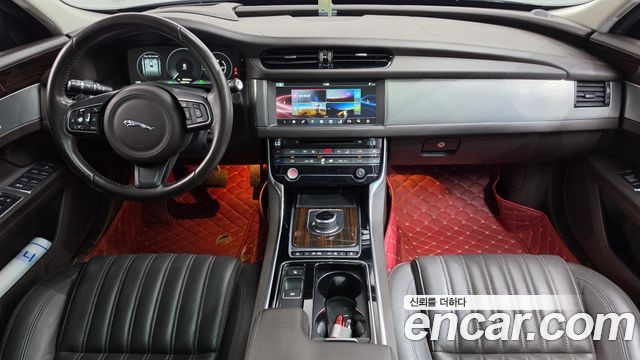 Jaguar XF 2017 — photo 7